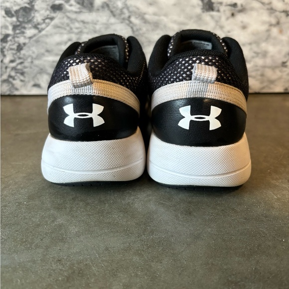 Under Armour UA Squad 2 Athletic Shoes White And Black Size Women’s 8.5 - Picture 4 of 12